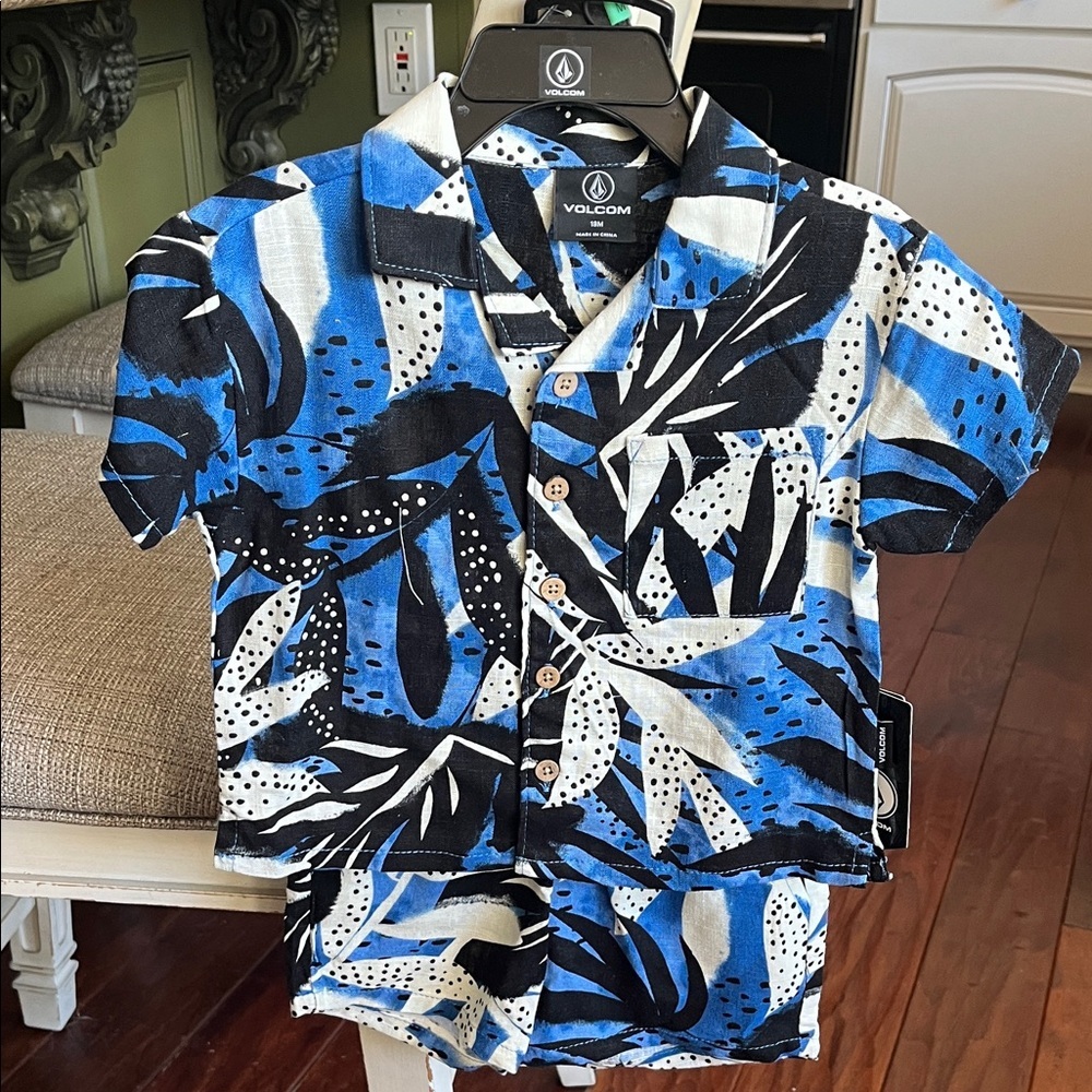Volcom Blue and Black Leaf Print Shirt and Shorts Set